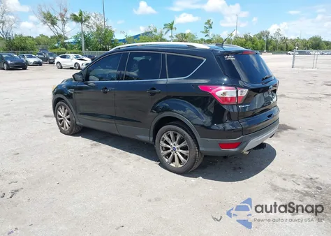 2017 Ford Escape Titanium z USA, uszkodzony, nr VIN 1FMCU0JD2HUF02415